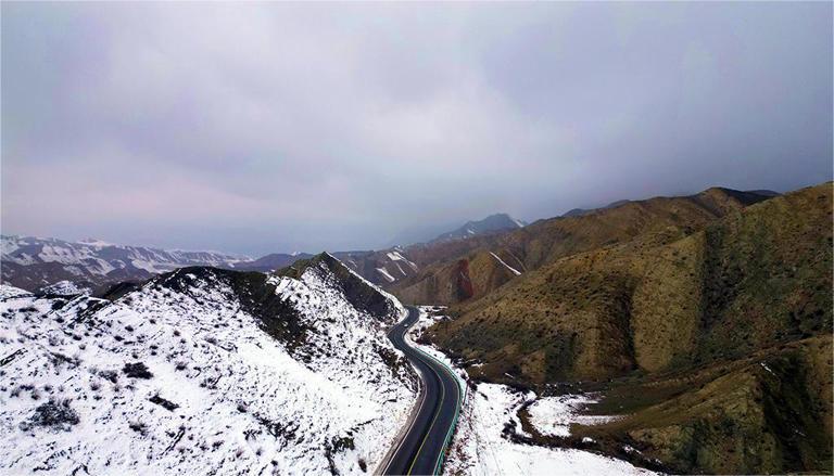 新疆昌吉：雪落丹霞 半山水墨半山诗3.jpg