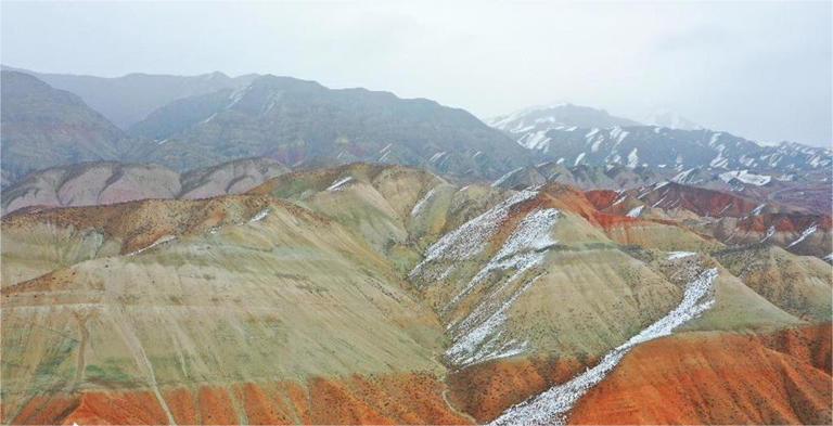 新疆昌吉：雪落丹霞 半山水墨半山诗4.jpg