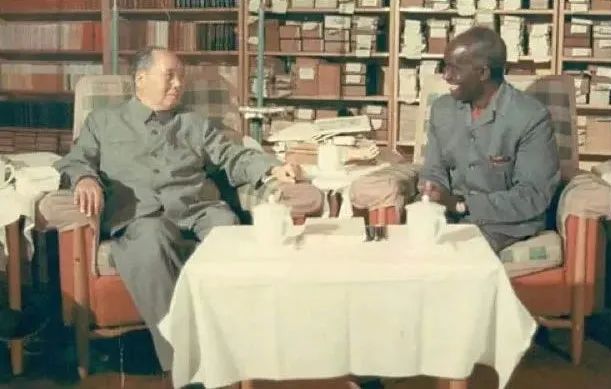 毛泽东会见赞比亚总统卡翁达.jpg