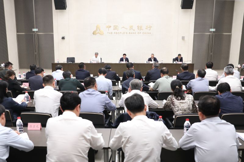 潘功胜2.jpg