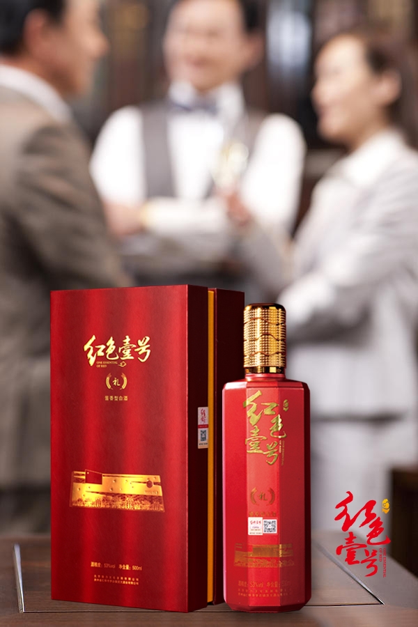 酒局上被人夸，怎么回才不尴尬？(图1)