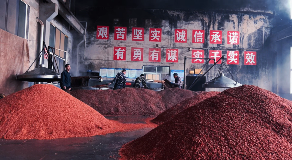 在酿造过程中,曲的作用主要是作为糖化发酵剂.png 执行标准号写Q/开头,这瓶酒连国标都没达到(图2)