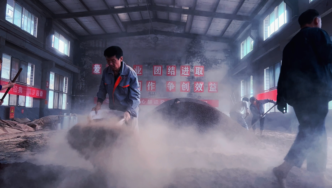 酱香型"堆积发酵"这步做不好，整批酒直接废掉(图3)
