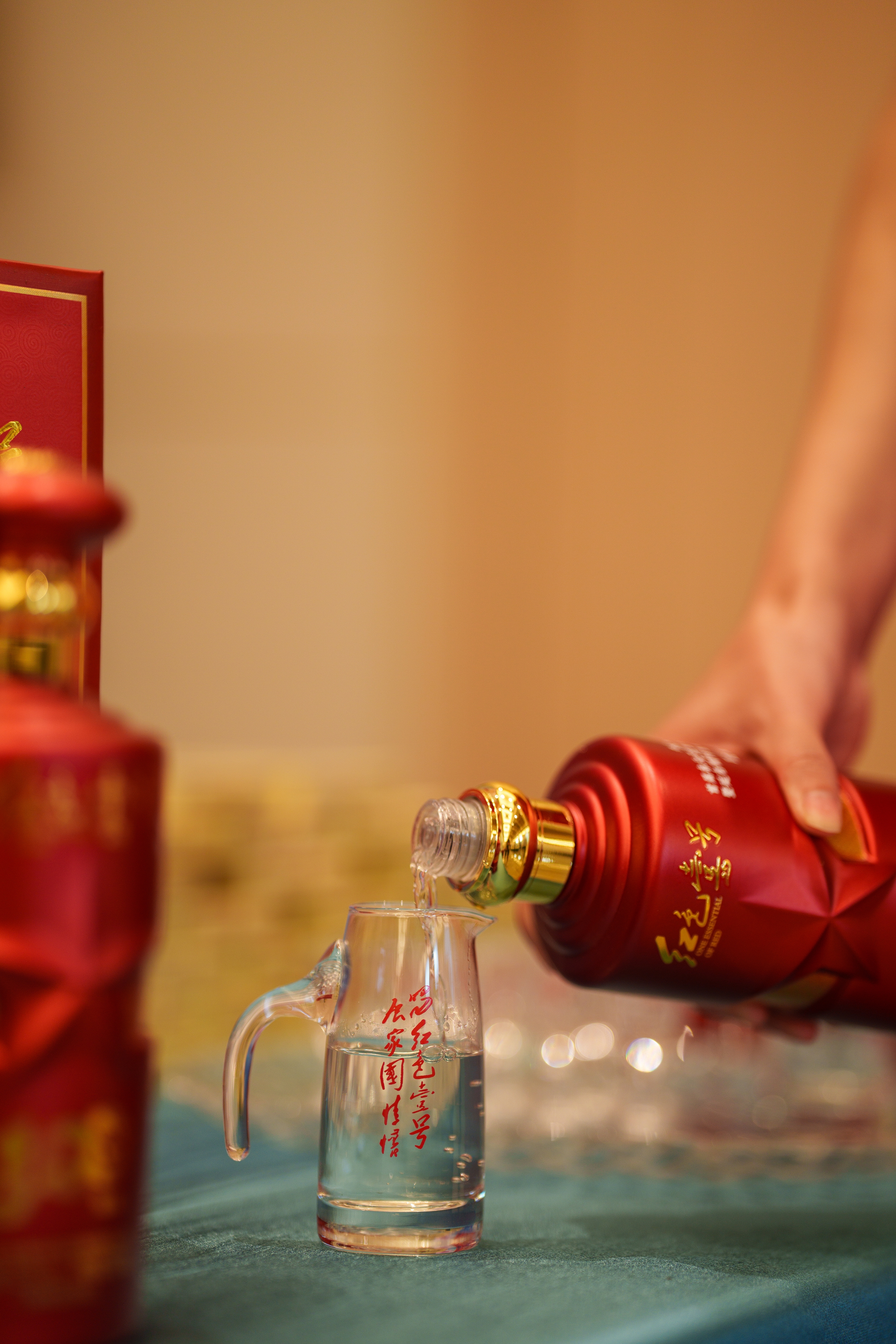 酱香酒为什么微微发黄？这种“岁月痕迹”到底是品质象征还是人为陷阱？(图5)