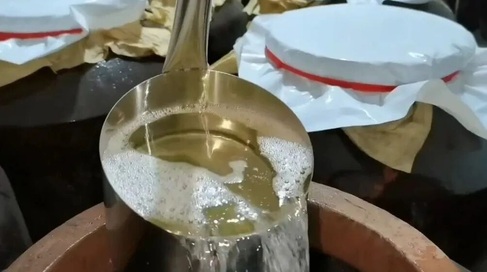 酱香酒为什么微微发黄？这种“岁月痕迹”到底是品质象征还是人为陷阱？(图1)