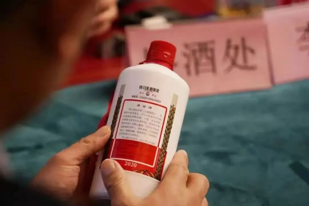 临近中秋，卖假茅台的酒贩子们又开始出来晃荡了(图1)