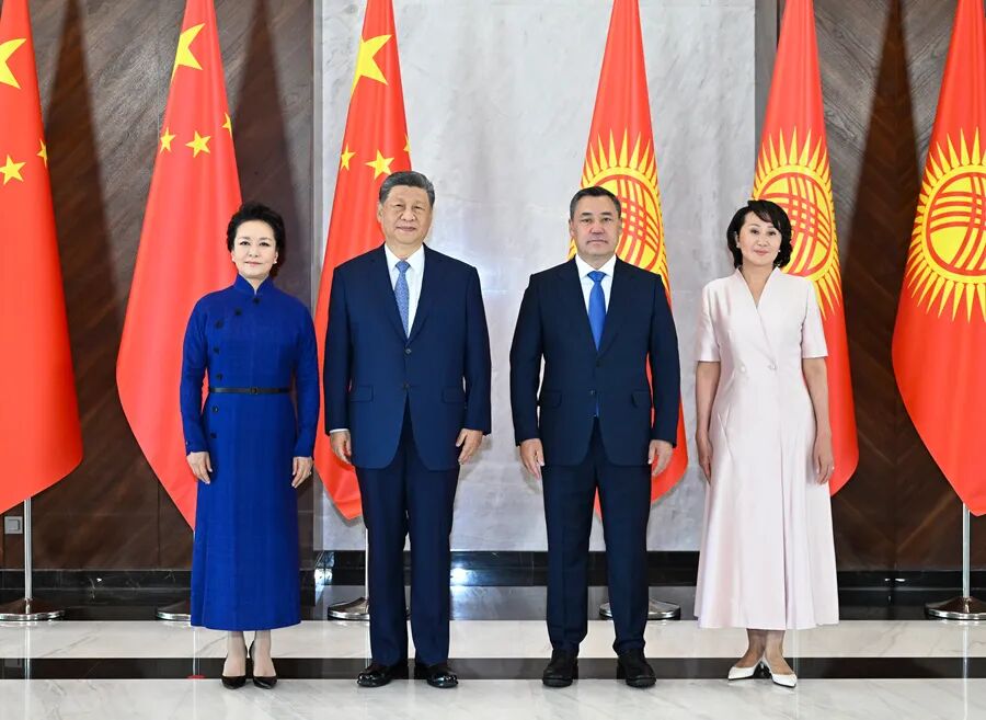 习近平同吉尔吉斯斯坦总统扎帕罗夫会谈(图3)