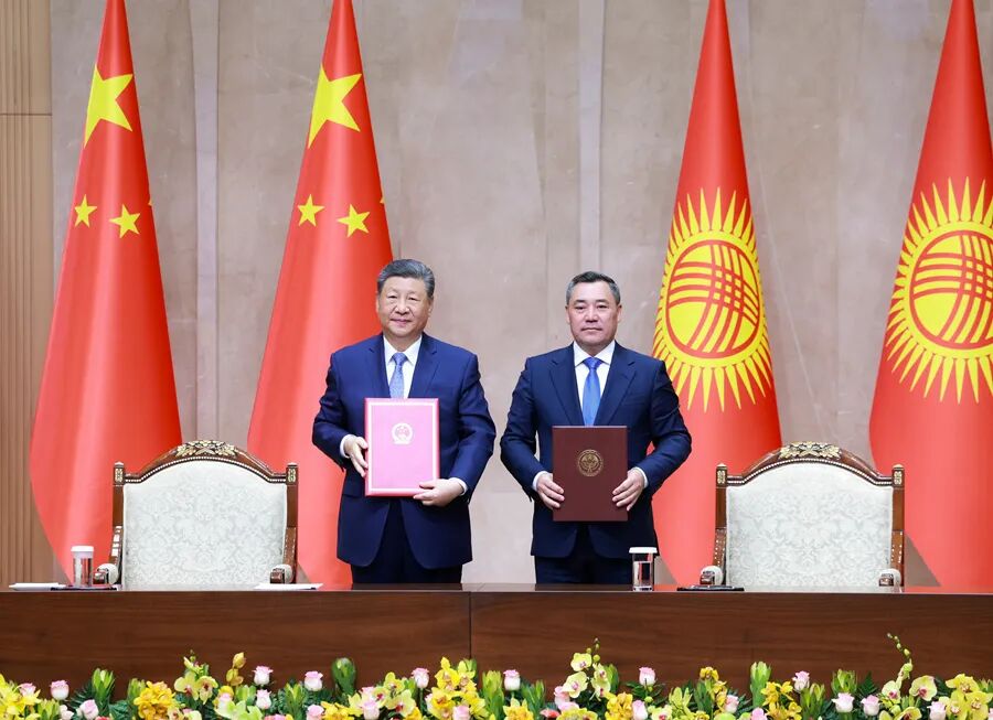 习近平同吉尔吉斯斯坦总统扎帕罗夫会谈(图5)