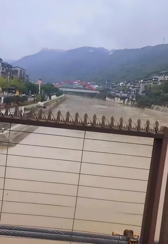 茅台镇的酒厂是不是可以随便抽赤水河的水啊(图2)