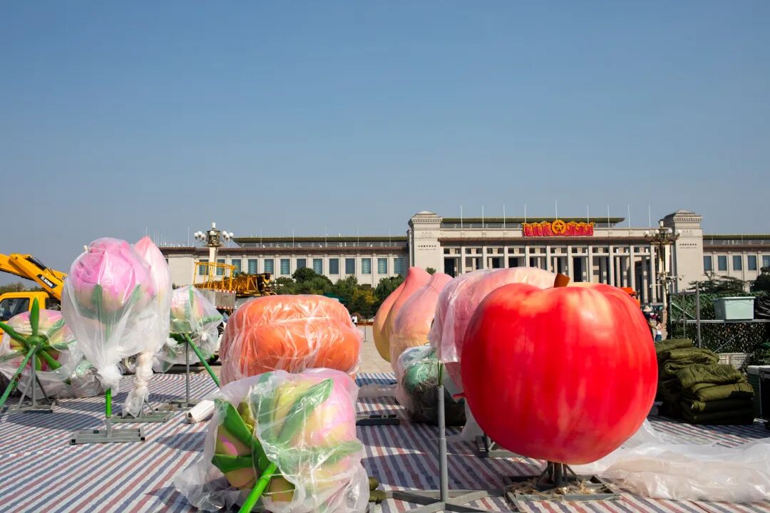 9月16日天安门广场桃子苹果入场，期待国庆大花篮上线(图2)