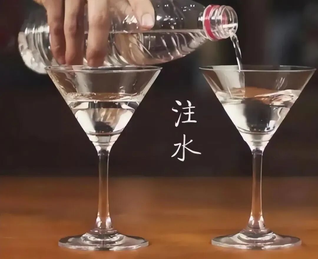 加水变浑浊就是纯粮酱酒？这个方法到底靠不靠谱(图1)