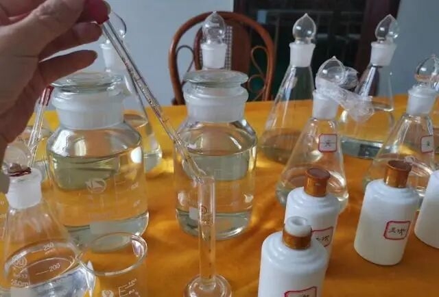 加水变浑浊就是纯粮酱酒？这个方法到底靠不靠谱(图4)