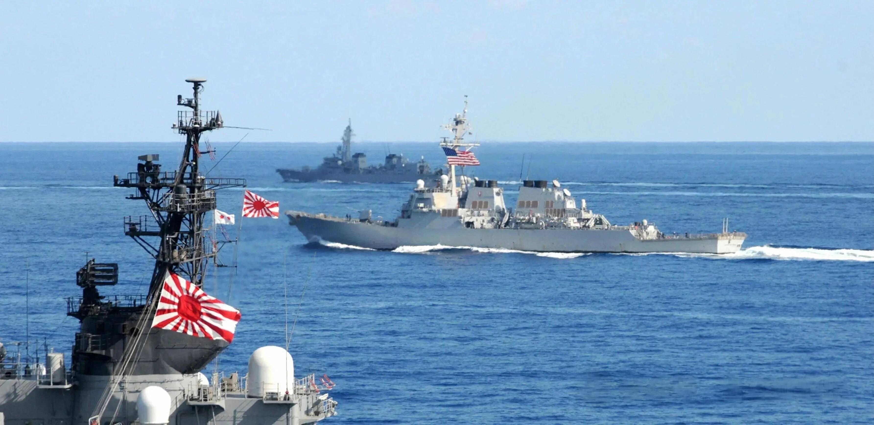 5.7万美日兵力压来，解放军黄海封海47天！辽宁舰前出石垣岛以南，东风-26连夜拉动(图1)