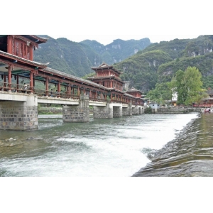 梵净山下猴子喝水的地方，有座山清水秀的“中国土家第一村”