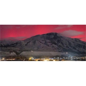 新疆出现罕见全红色极光，为“神的自留地”再添美景