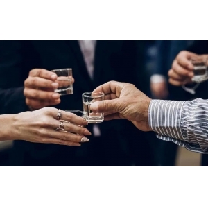酒后真言：酒本无错，君子有度！