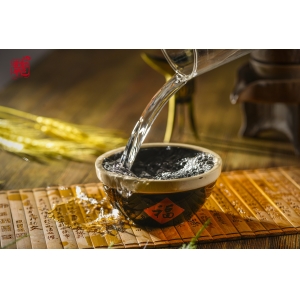 茶若醉人何需酒，情若能舍何需愁，若是酒能解人忧，何来执念挂心