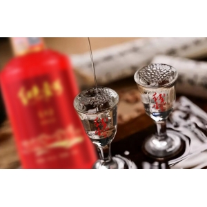 饮酒听风月，世人尽狂欢