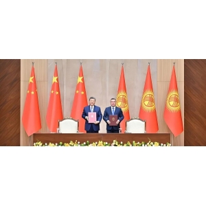 习近平同吉尔吉斯斯坦总统扎帕罗夫会谈